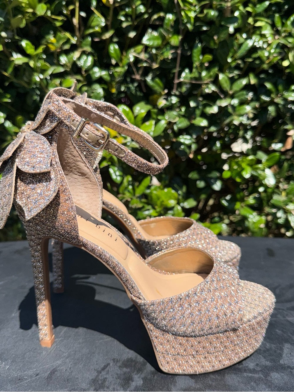 Gianni Bini Karmello Sparkle Flower Strap Platform Sandals Women 6.5 Gold New